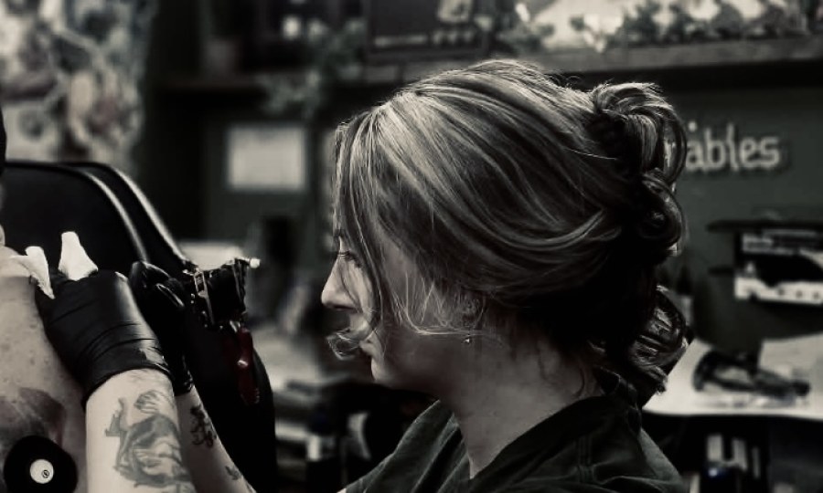 Autumn Scott, tattoo artist